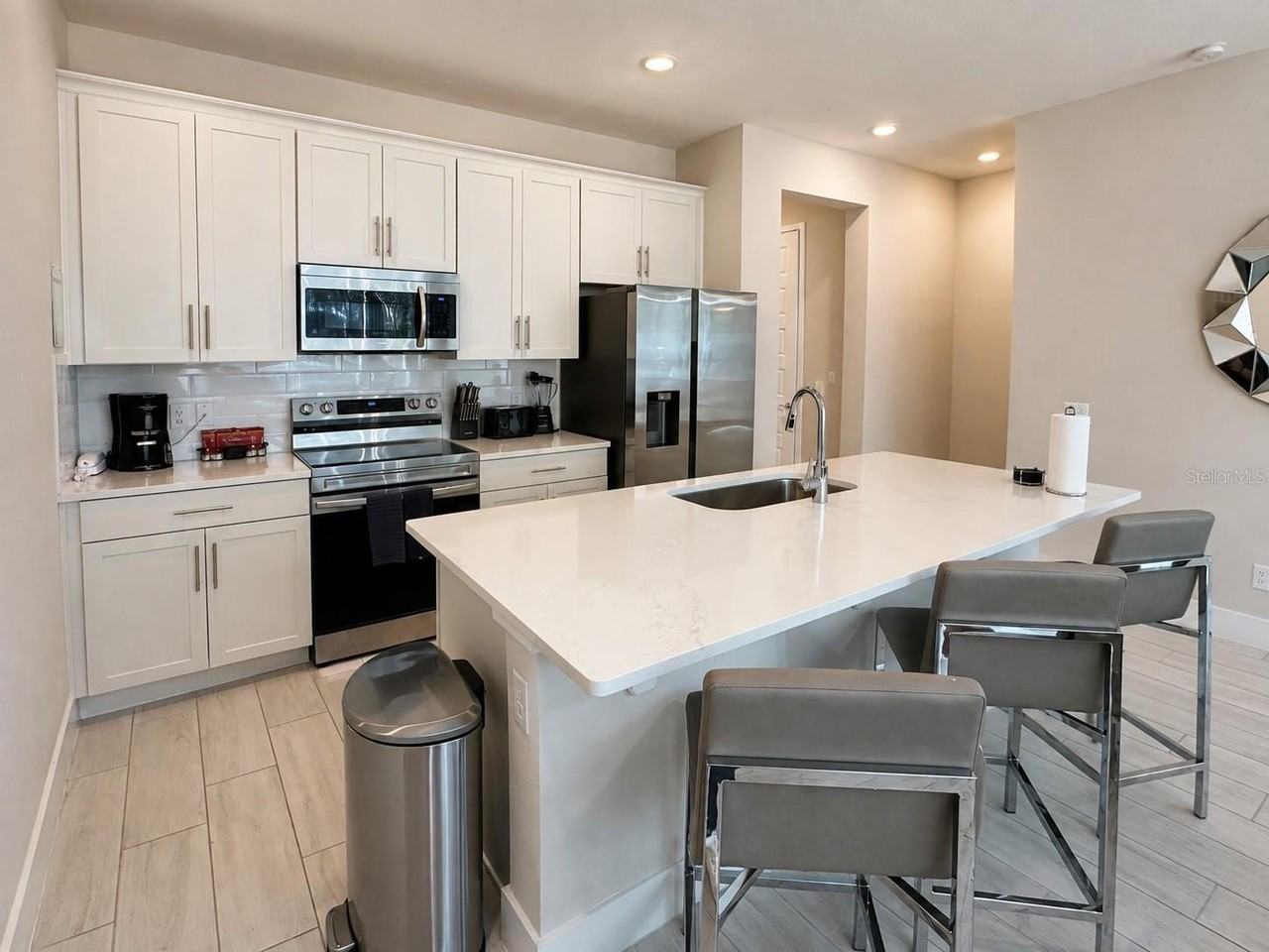 7821 Spectrum Dr - Photo 5 of 38
