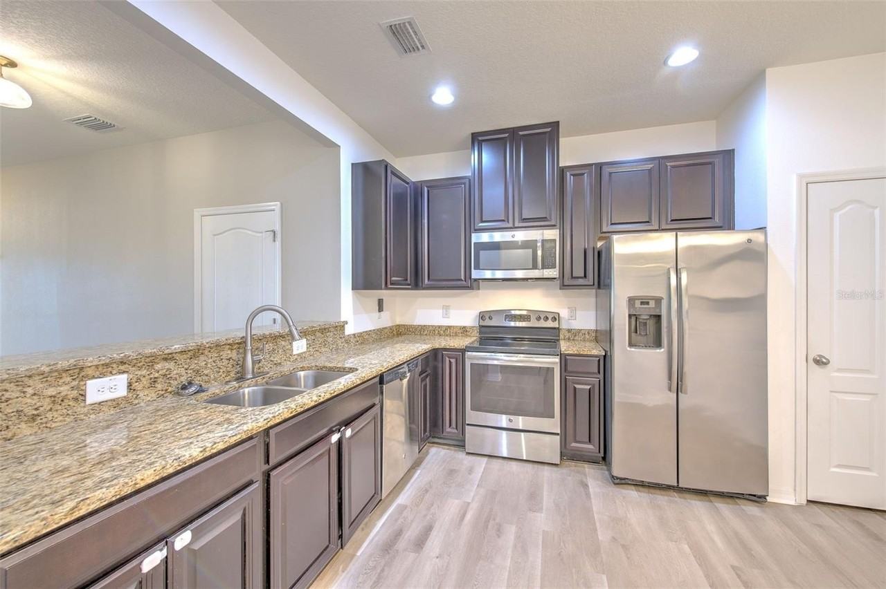 5116 Bay Isle Cir - Photo 5 of 42