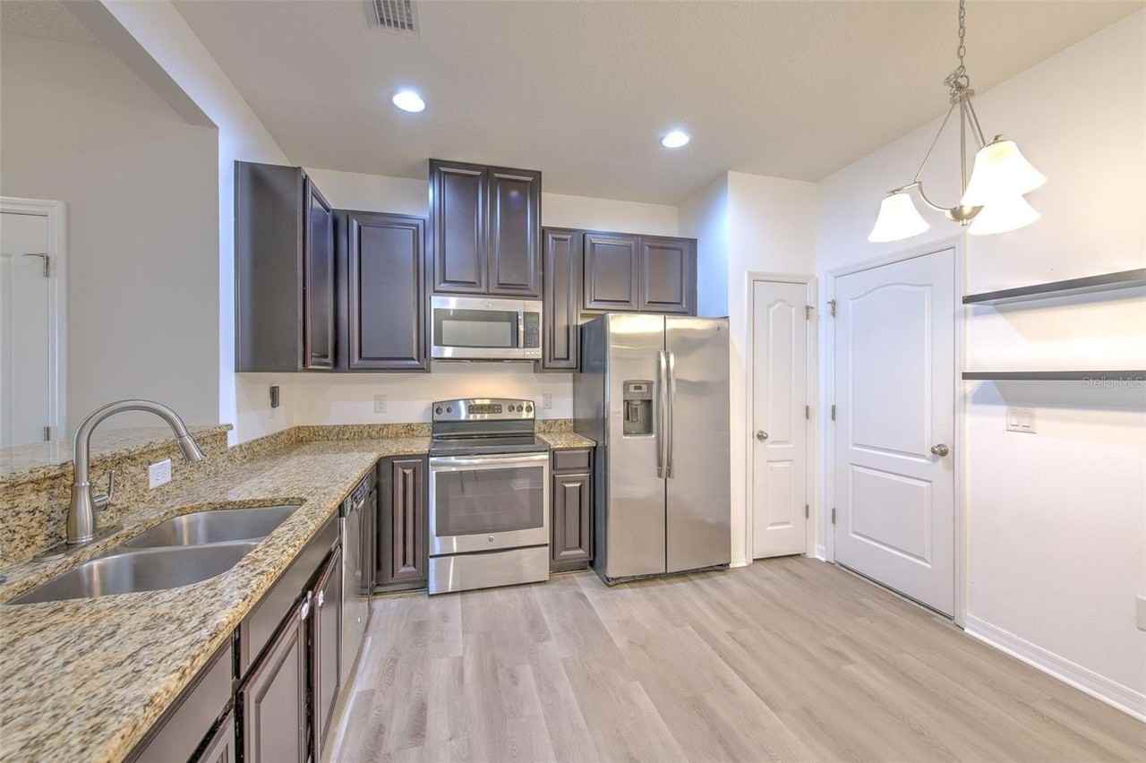 5116 Bay Isle Cir - Photo 6 of 42