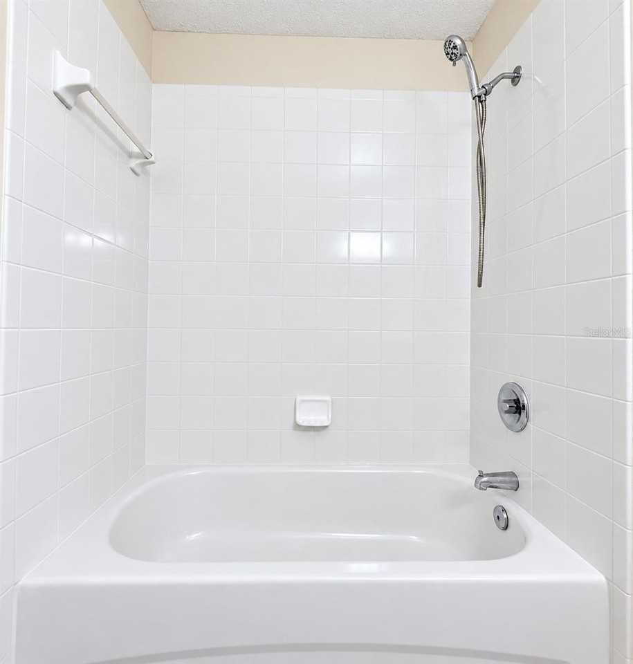 1210 E Holland Ave - Photo 6 of 17