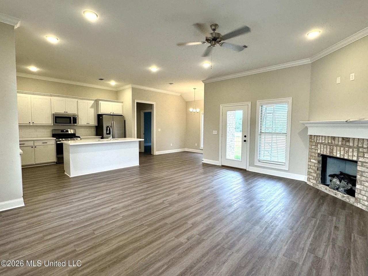 707 Kathleen Dr - Photo 2 of 22