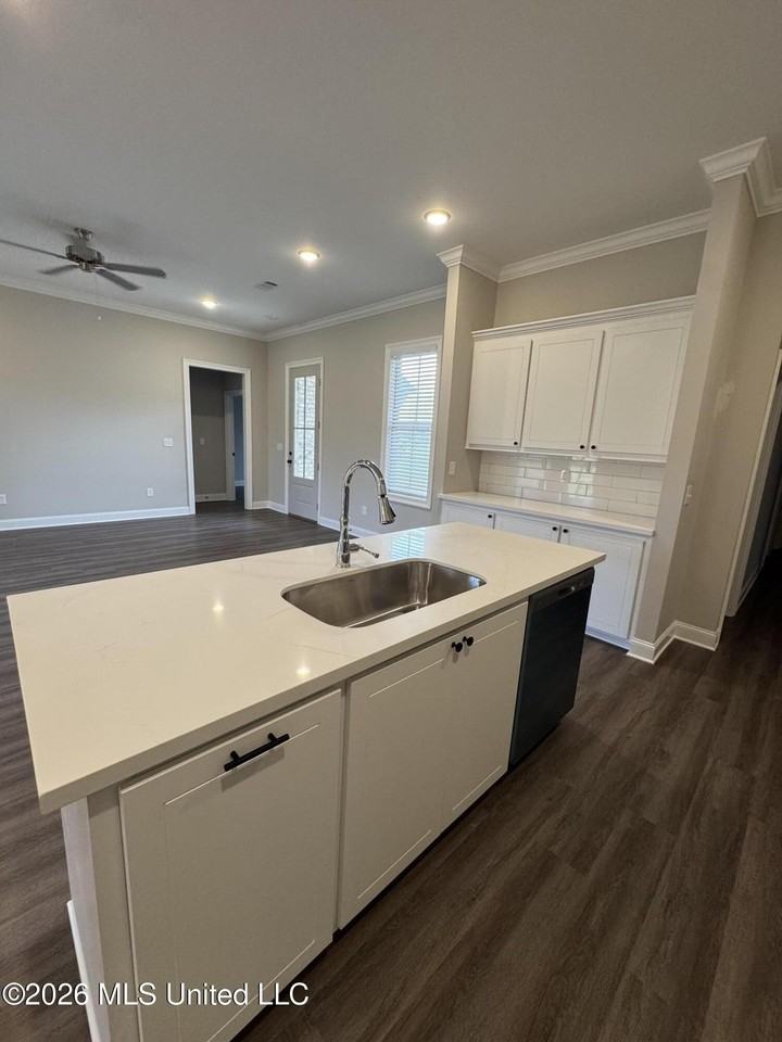 707 Kathleen Dr - Photo 5 of 22