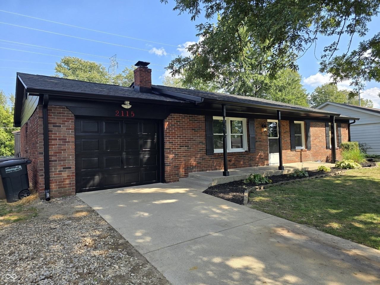 2115 Dawnshire Dr - Photo 2 of 49