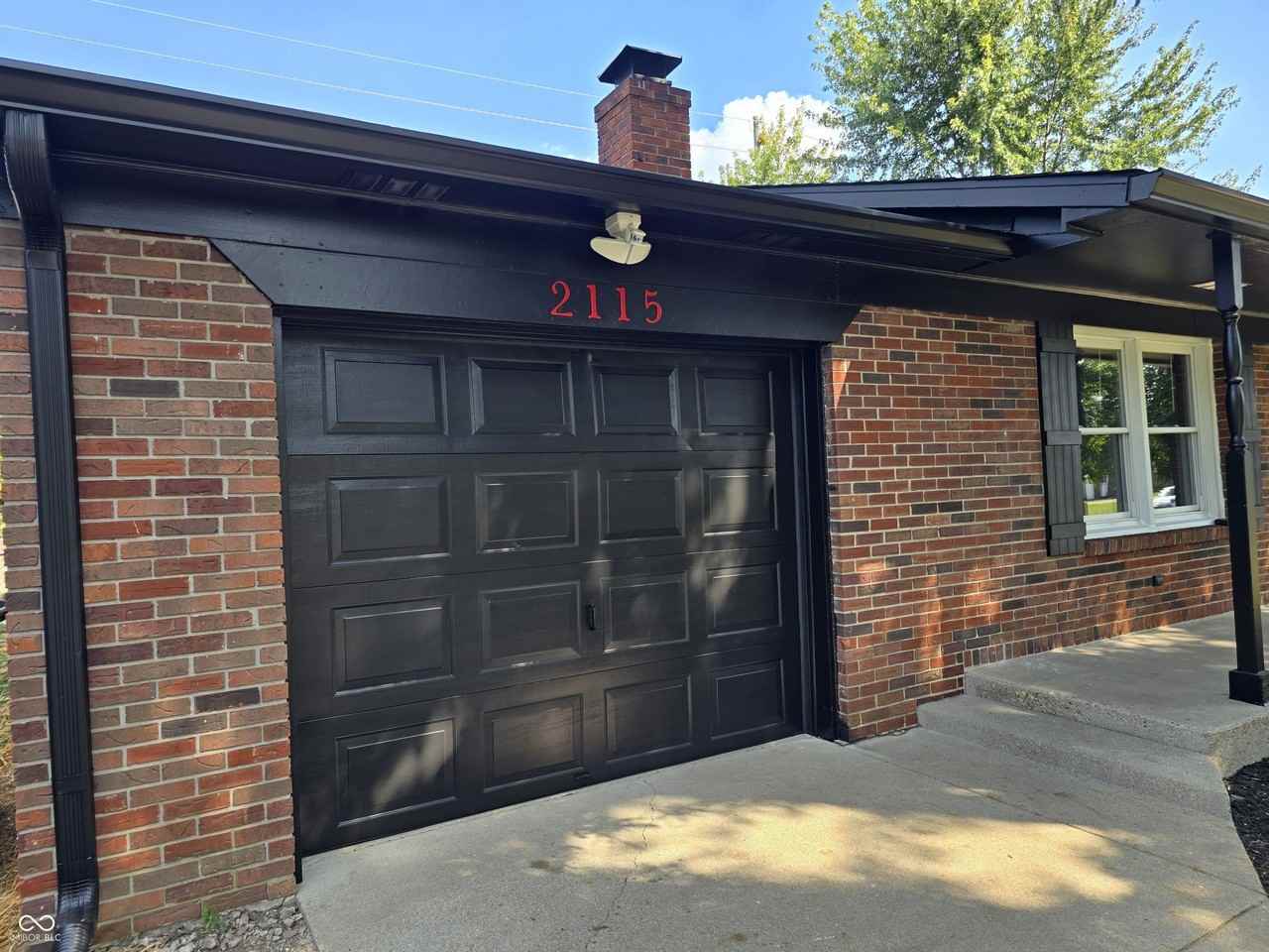 2115 Dawnshire Dr - Photo 3 of 49