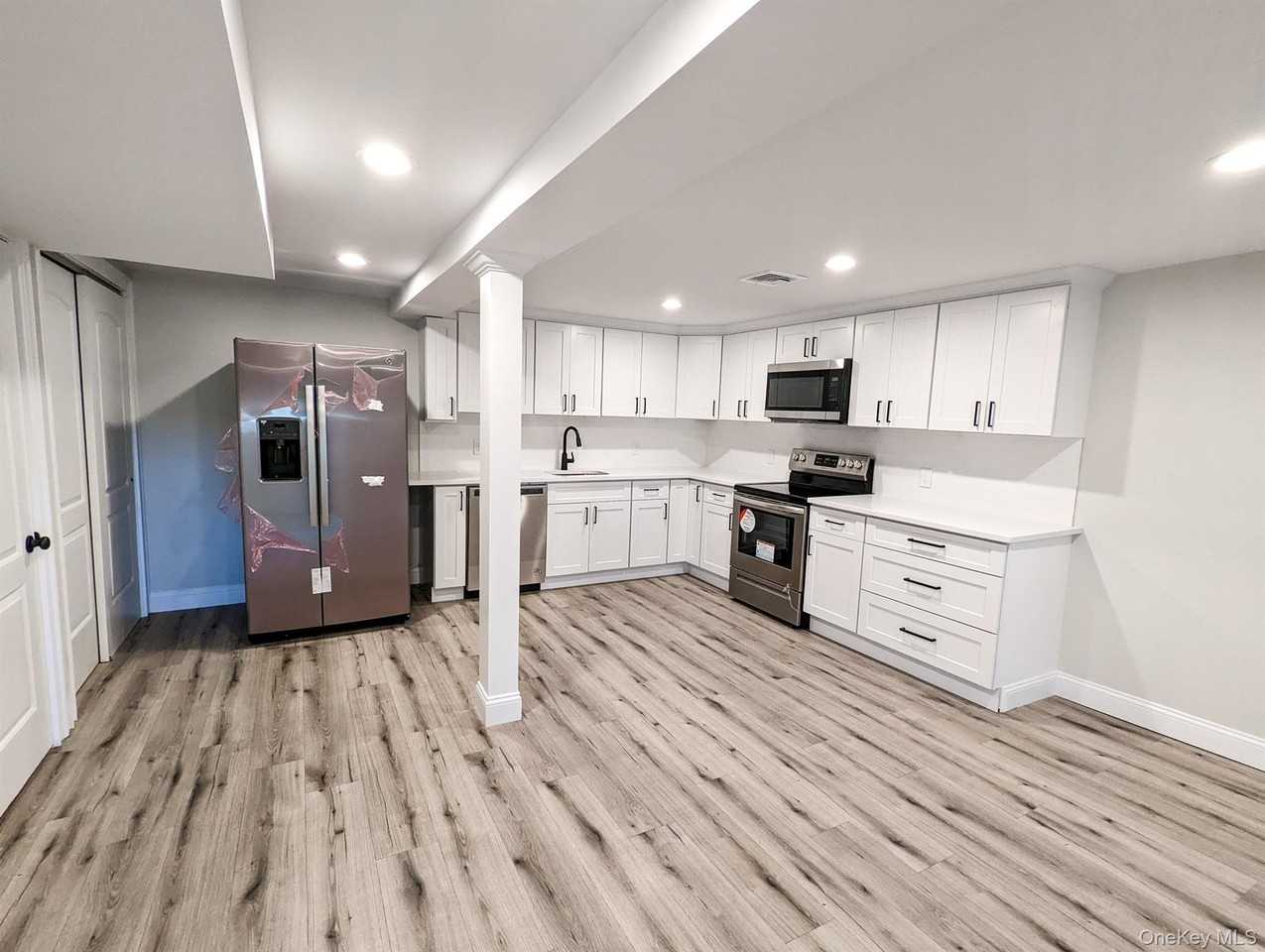 13 Woodland Ln - Photo 3 of 15