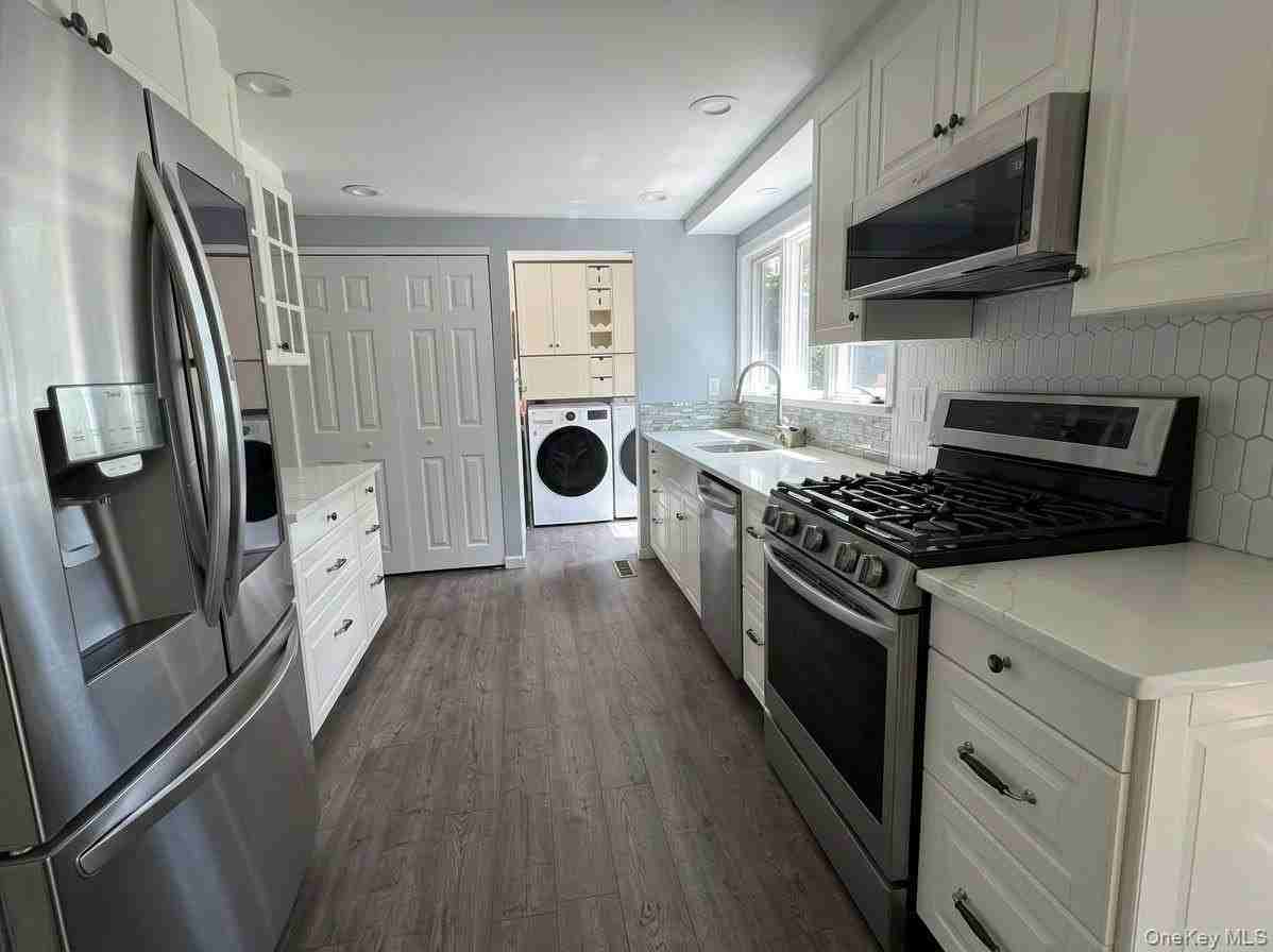 8 Tree Hollow Ln - Photo 3 of 19