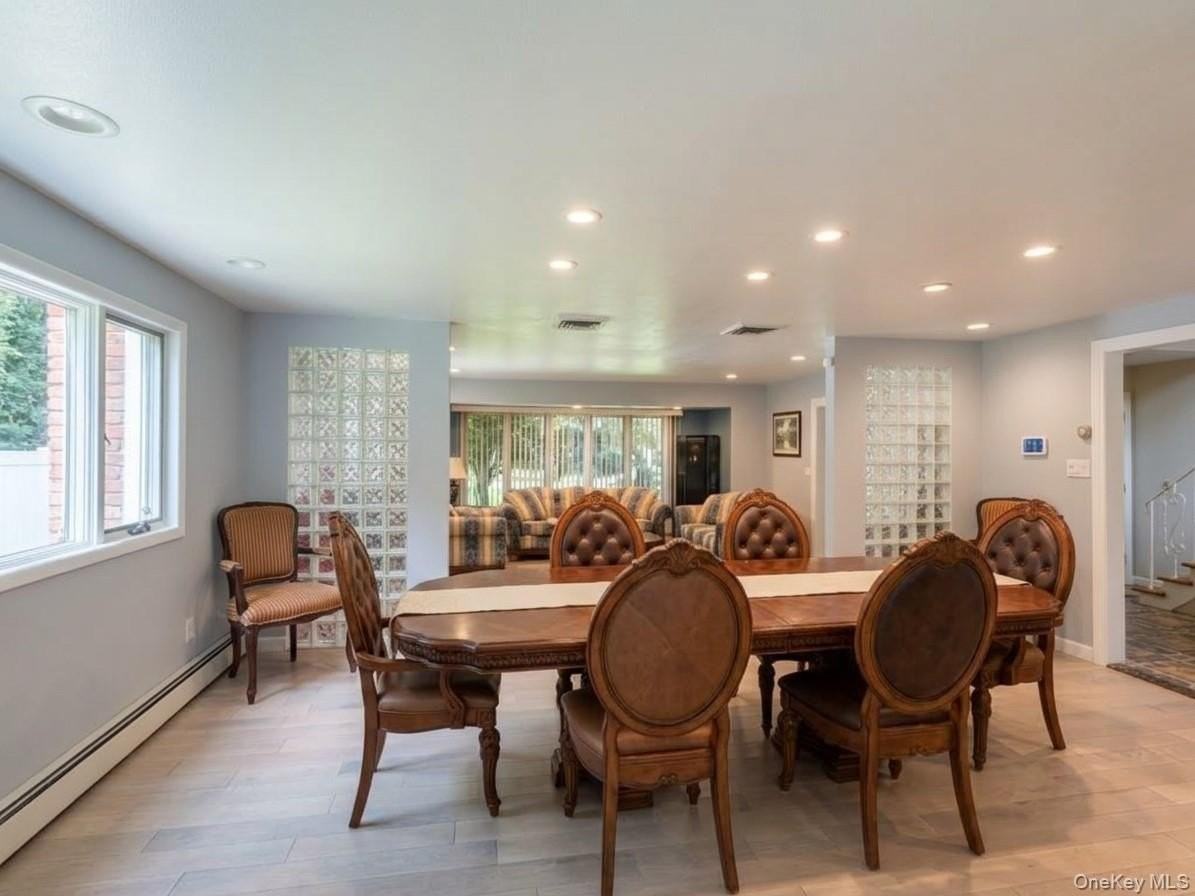 8 Tree Hollow Ln - Photo 5 of 19