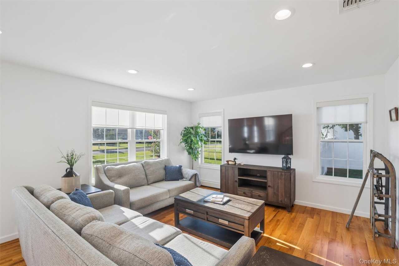 16 Mastro Ct - Photo 5 of 31