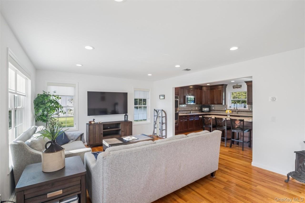 16 Mastro Ct - Photo 6 of 31