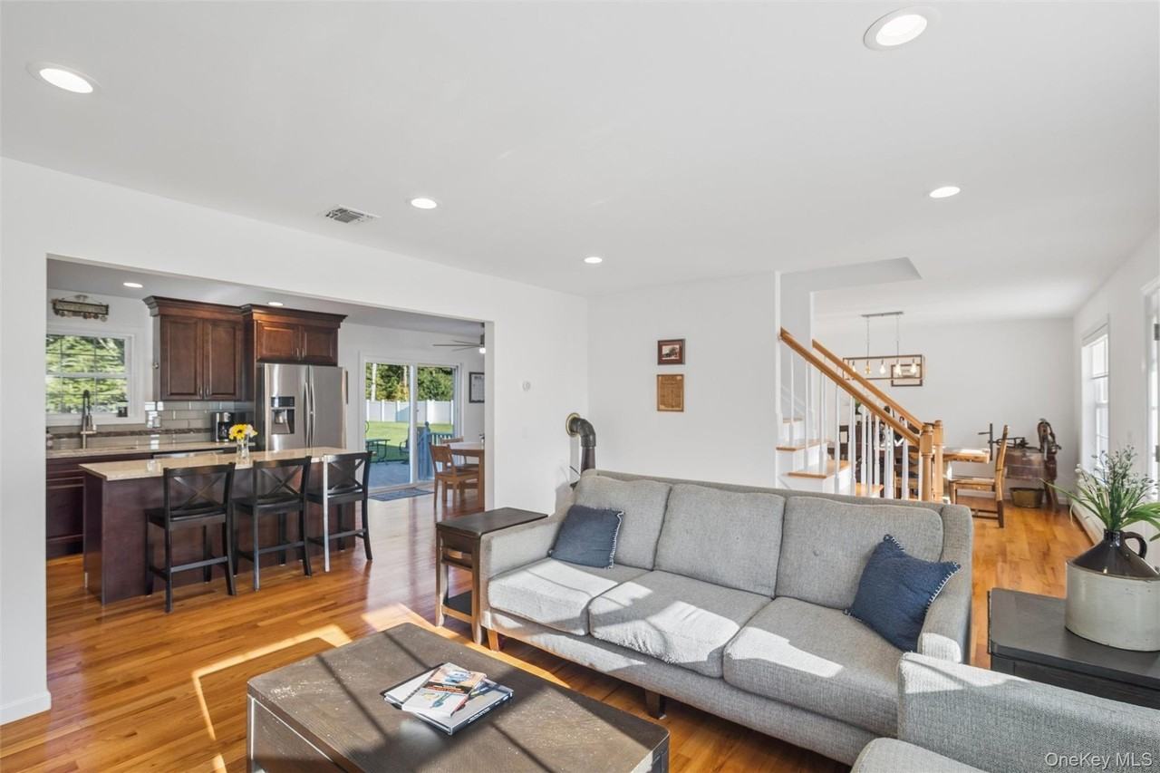 16 Mastro Ct - Photo 7 of 31
