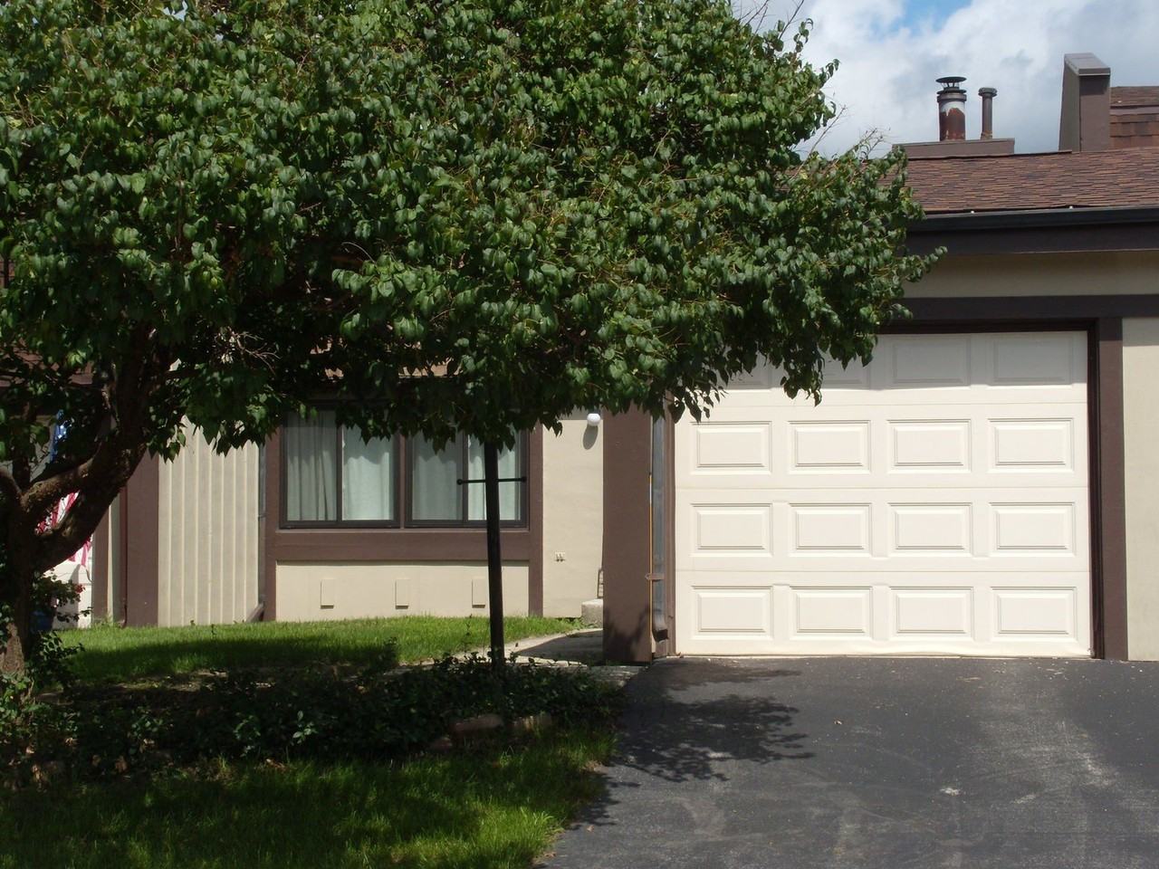 61 Westwood Sq - Photo 2 of 19