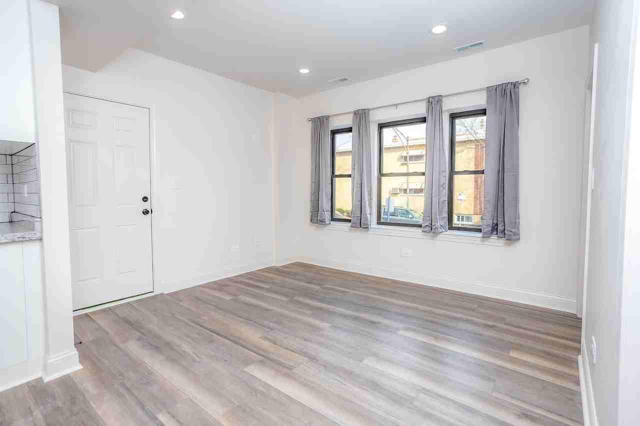 3056 S Keeler Ave #2 - Photo 2 of 9