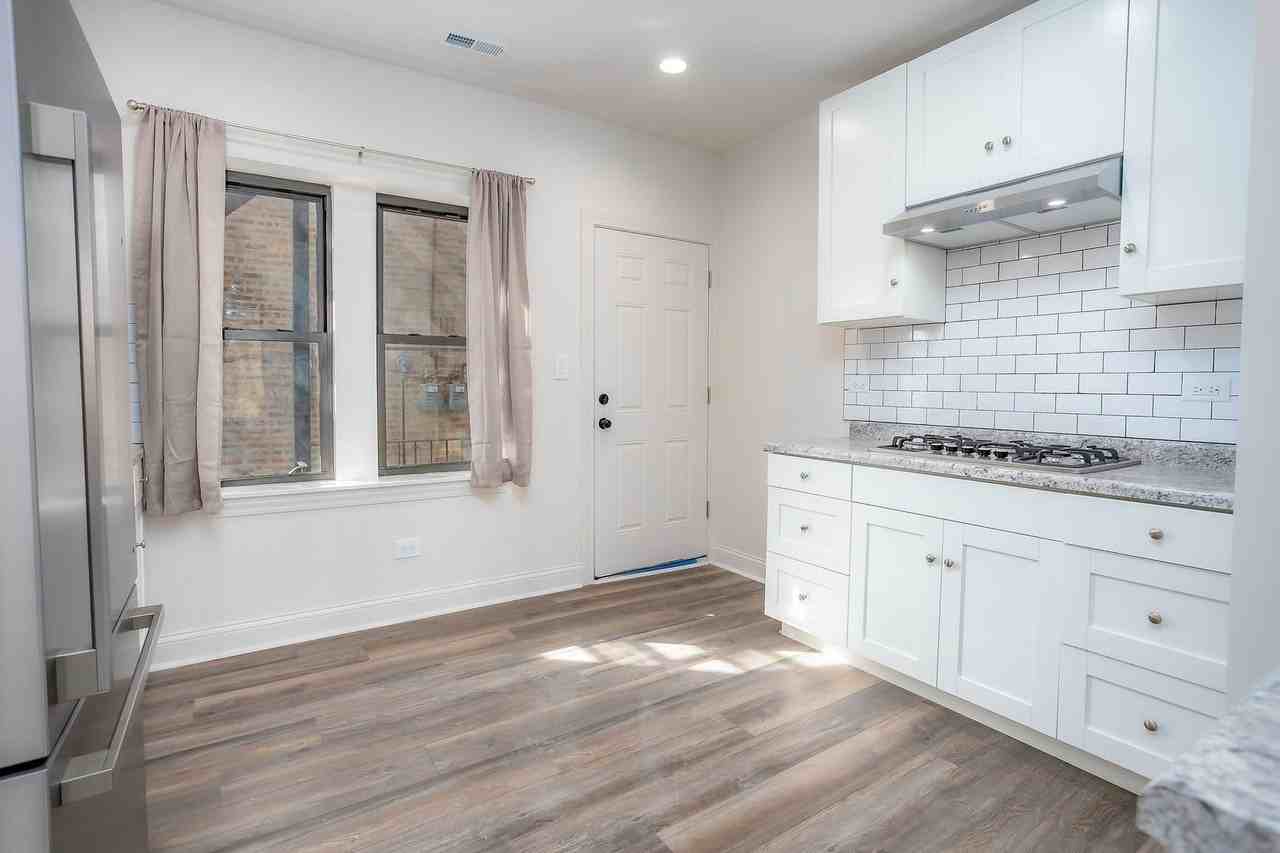 3056 S Keeler Ave #2 - Photo 4 of 9