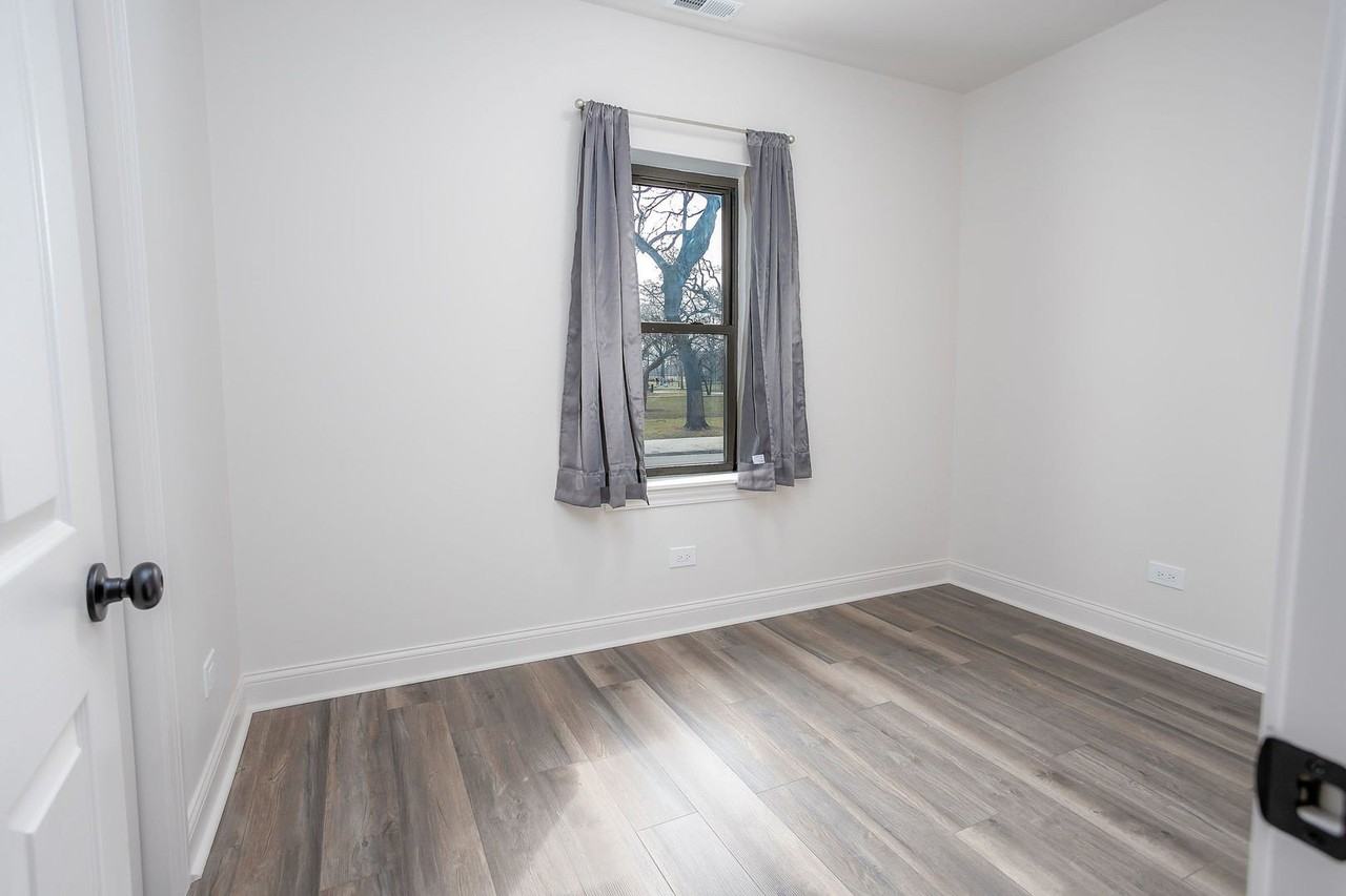 3056 S Keeler Ave #2 - Photo 5 of 9