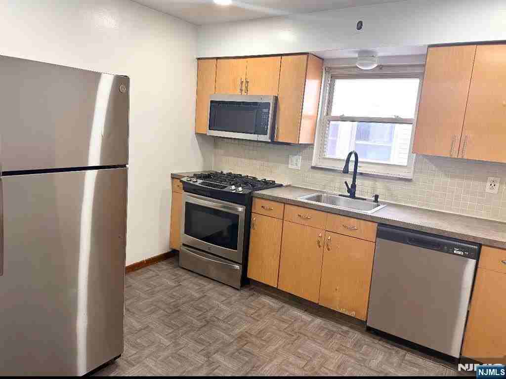 237 Riverview Pl #2 - Photo 6 of 8