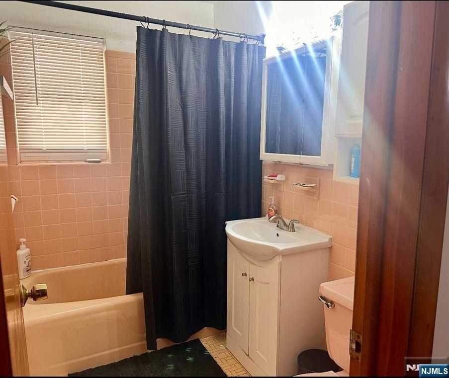 239 Riverview Pl - Photo 2 of 11