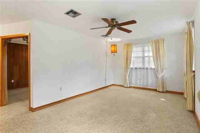 740 Deerfield Rd - Photo 4 of 16