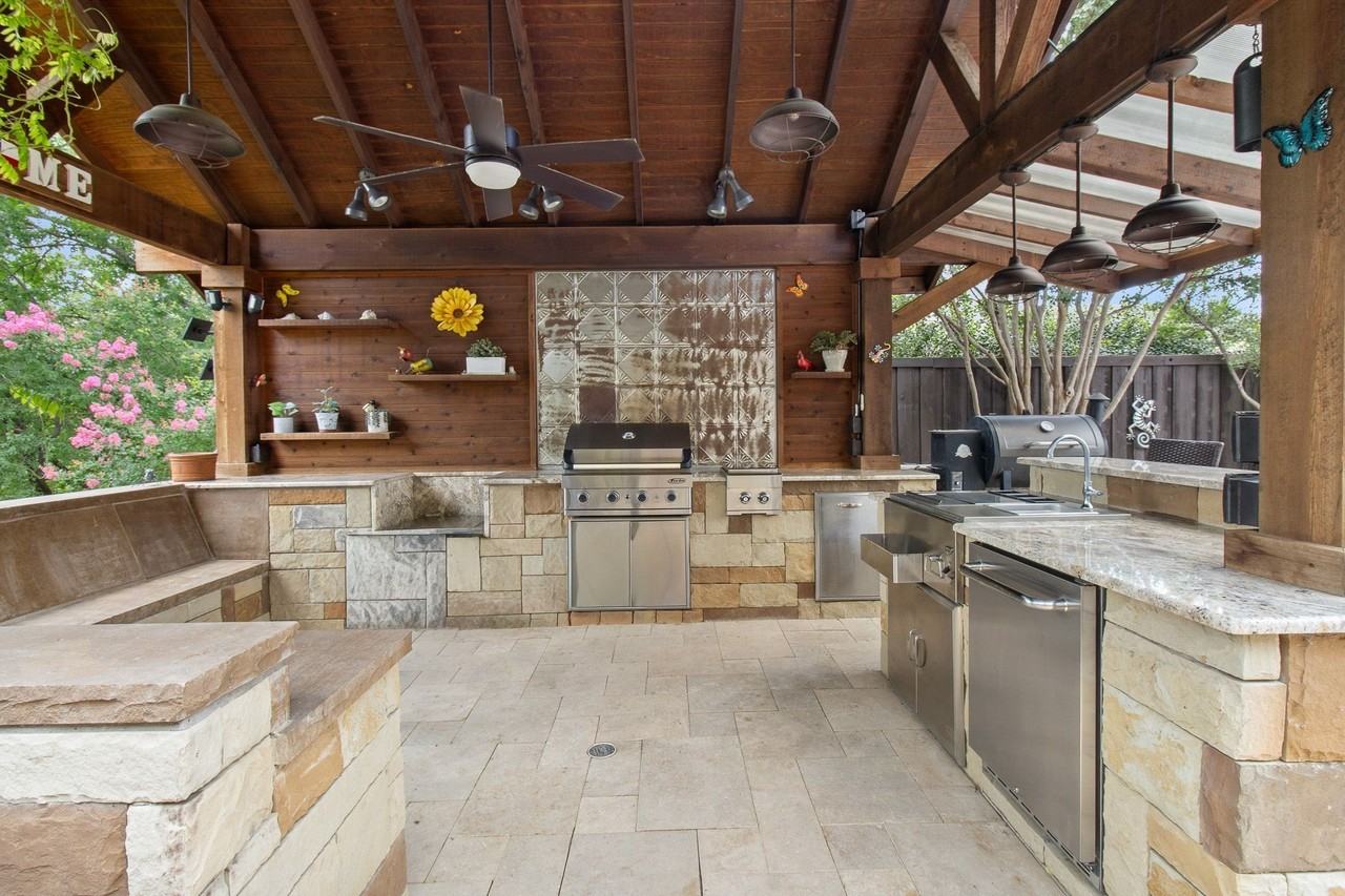 905 Crowley Rd - Photo 6 of 40