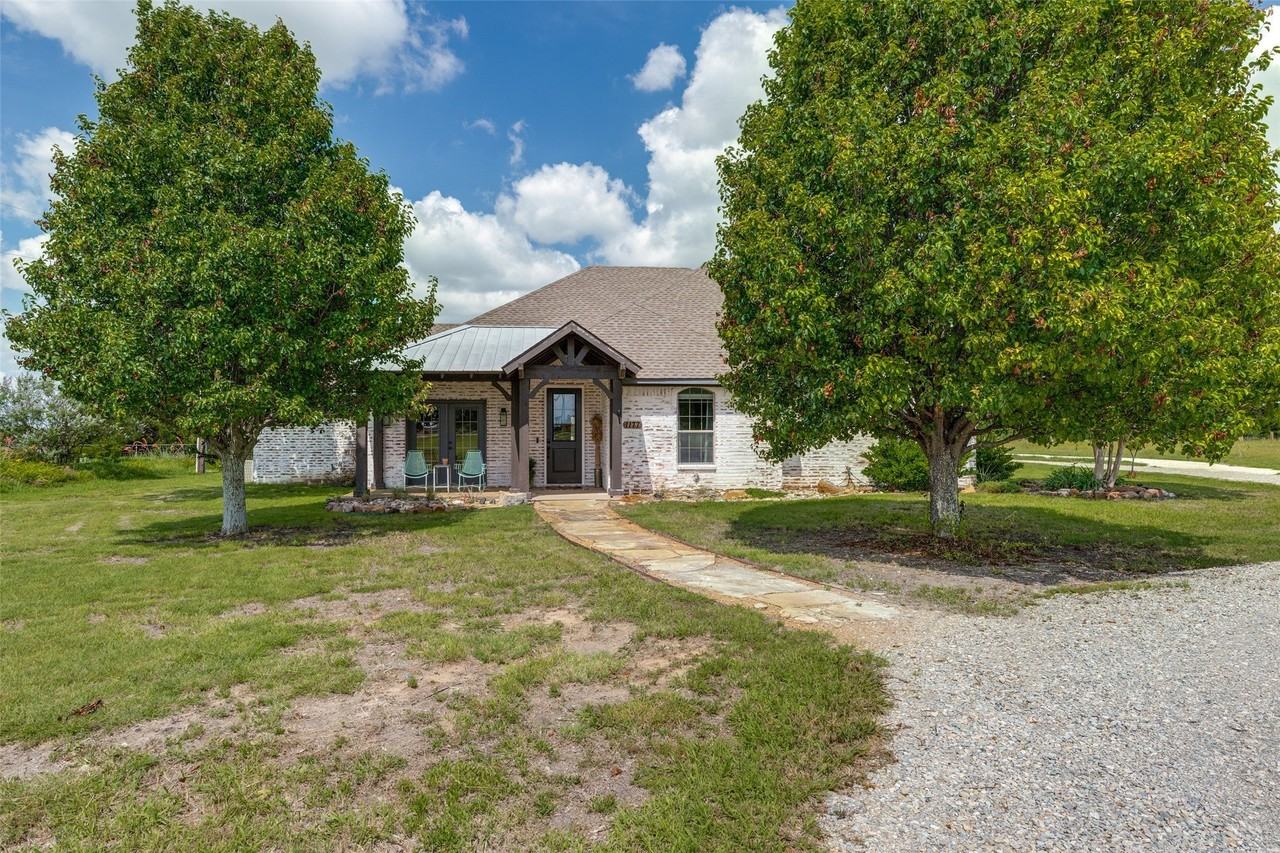 1177 Lone Star Rd - Photo 2 of 28