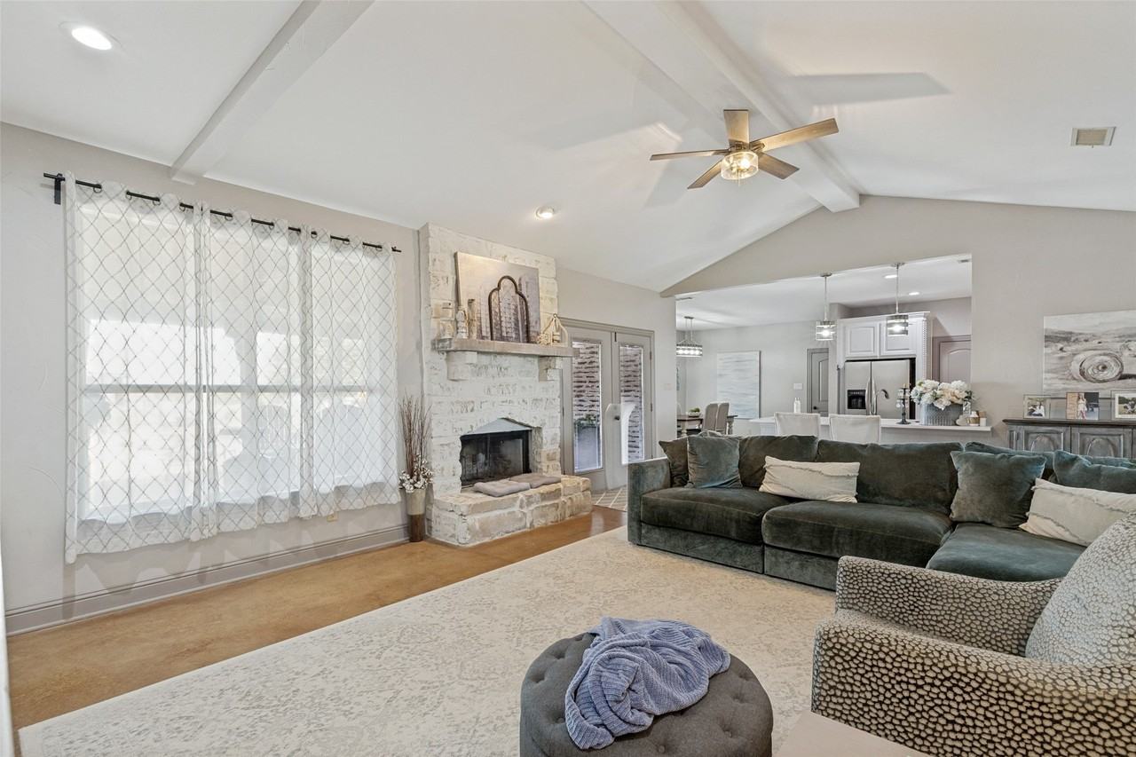 1177 Lone Star Rd - Photo 4 of 28