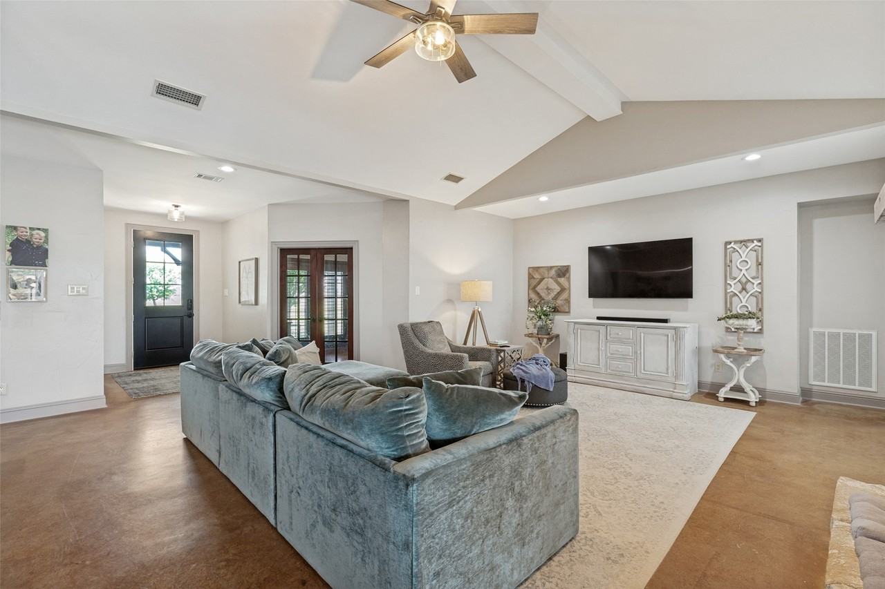 1177 Lone Star Rd - Photo 5 of 28