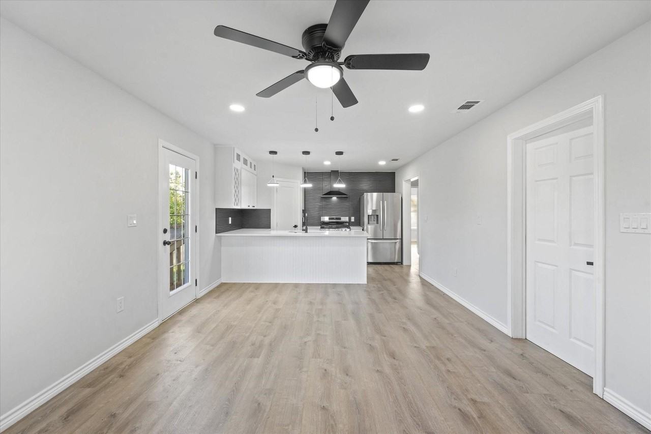 1122 S Oak Cliff Blvd - Photo 5 of 18