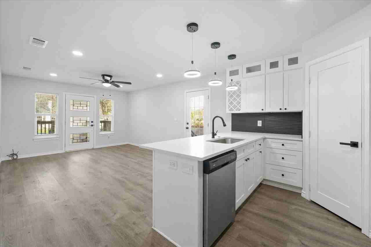 1122 S Oak Cliff Blvd - Photo 6 of 18