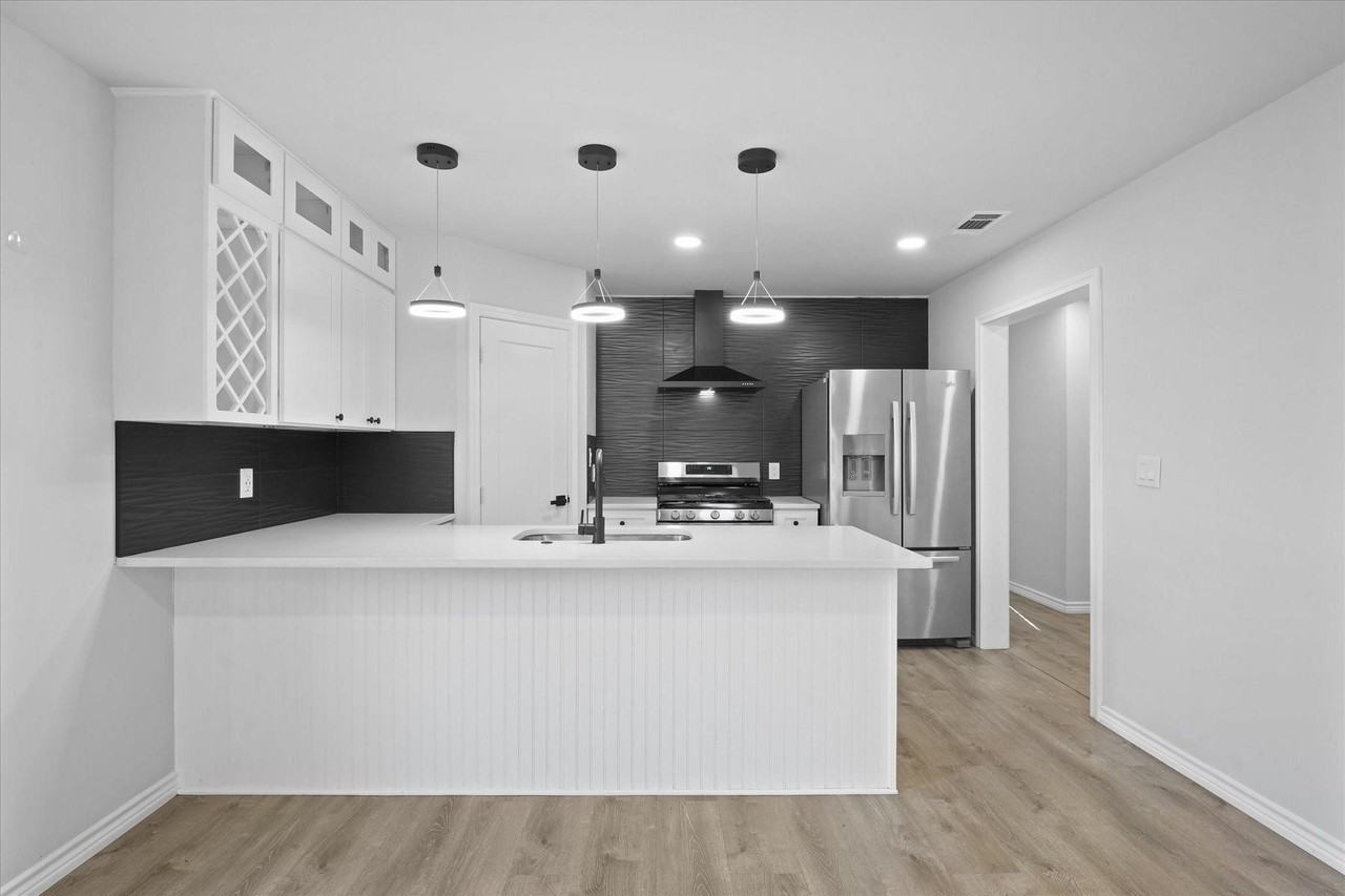 1122 S Oak Cliff Blvd - Photo 7 of 18