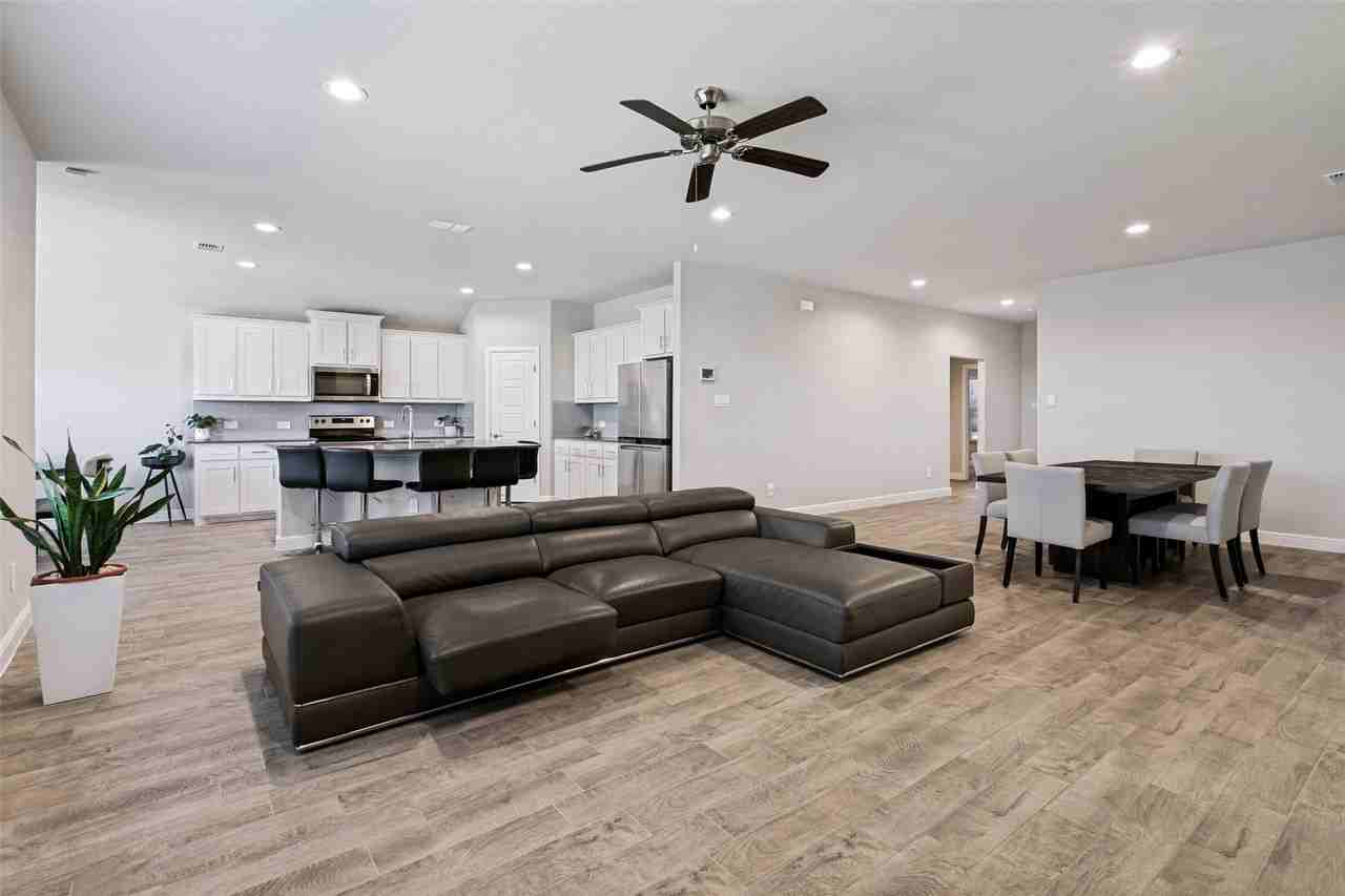 1608 Central Park Dr - Photo 7 of 25