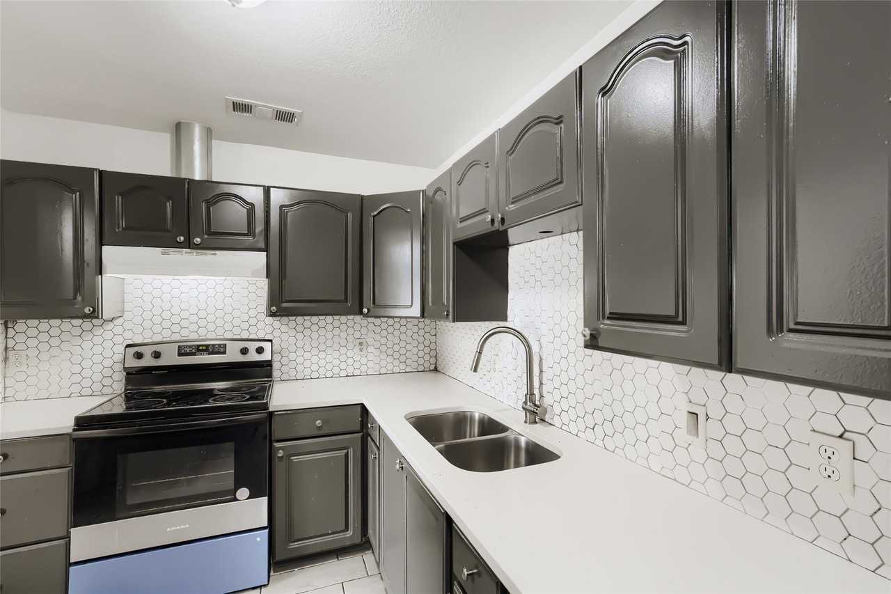 326 E Holley St - Photo 6 of 30