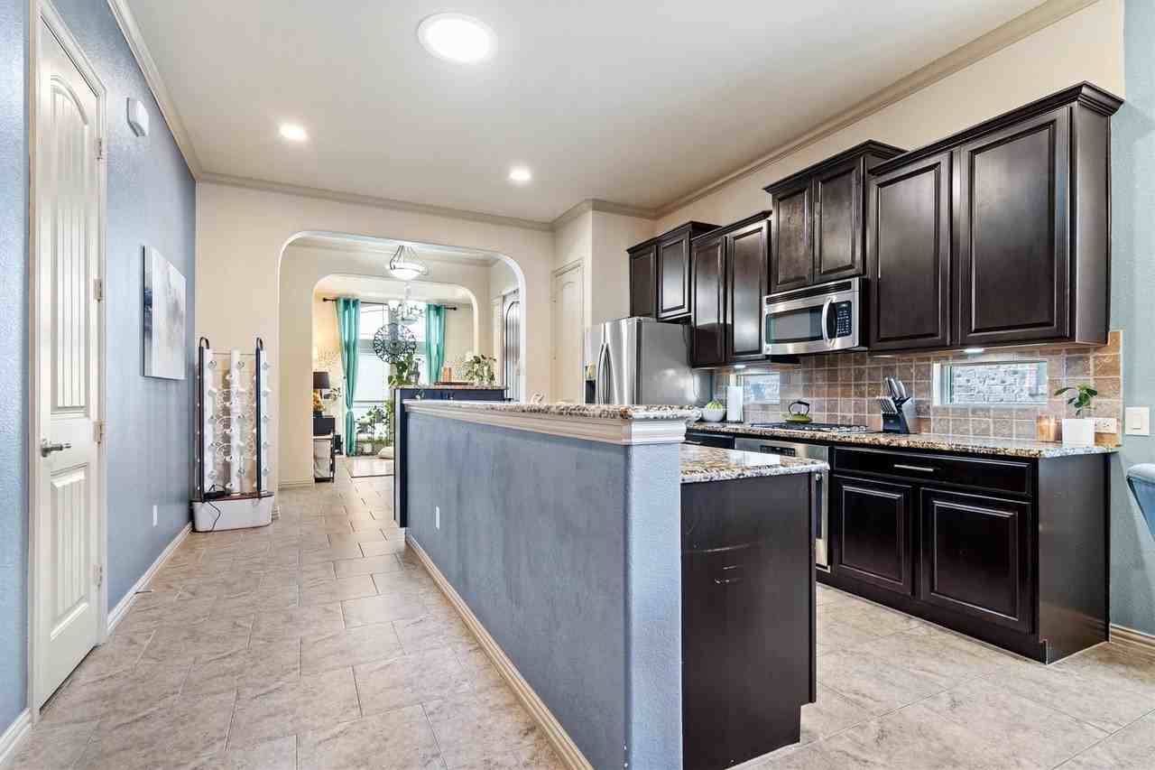 2459 Embleton Dr - Photo 7 of 29