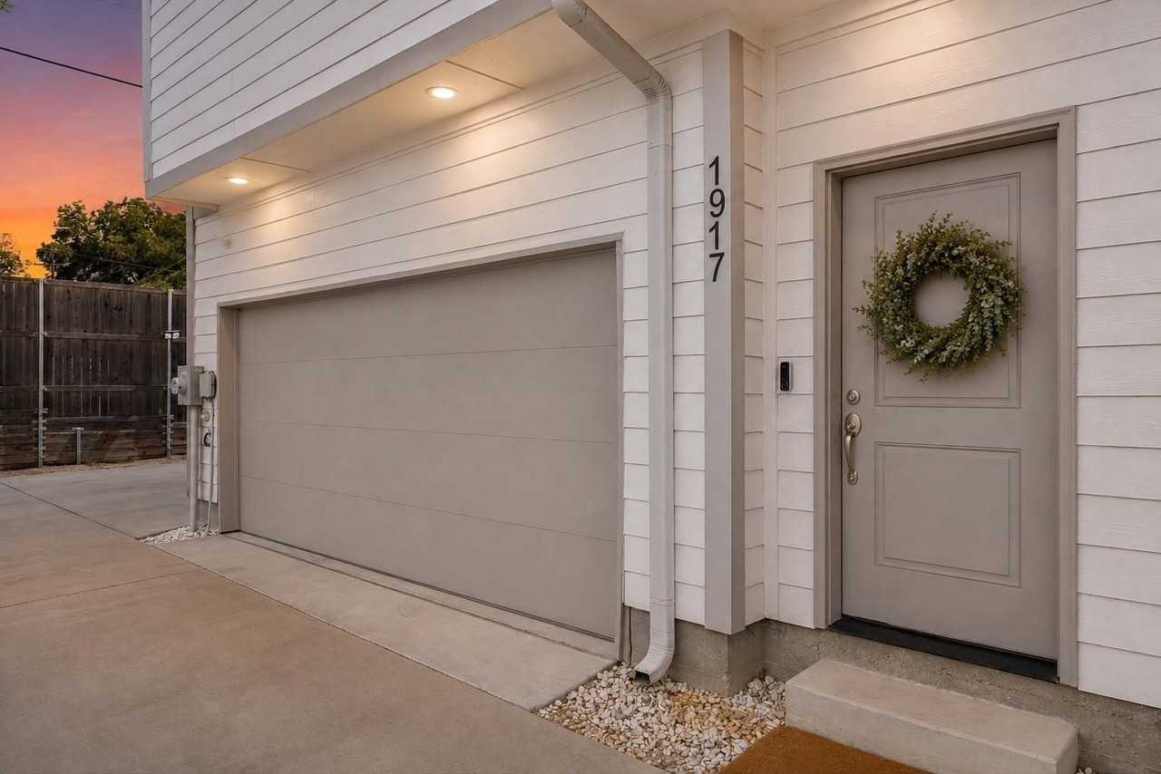1917 Landon Ln - Photo 4 of 32