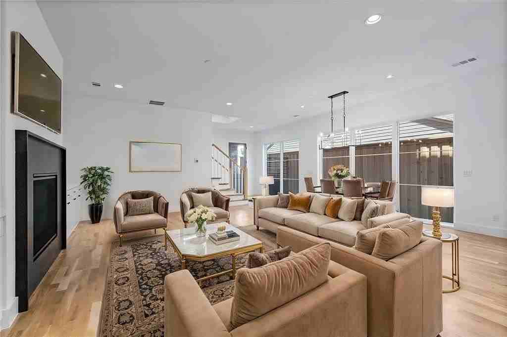 5836 Martel Ave - Photo 2 of 37