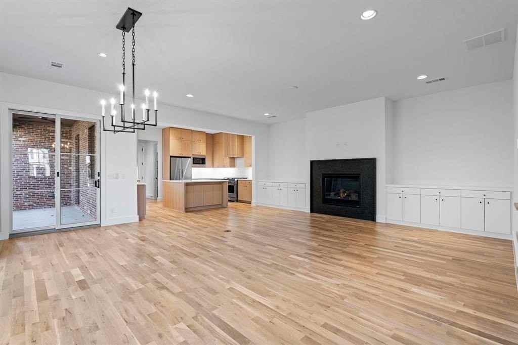 5836 Martel Ave - Photo 3 of 37