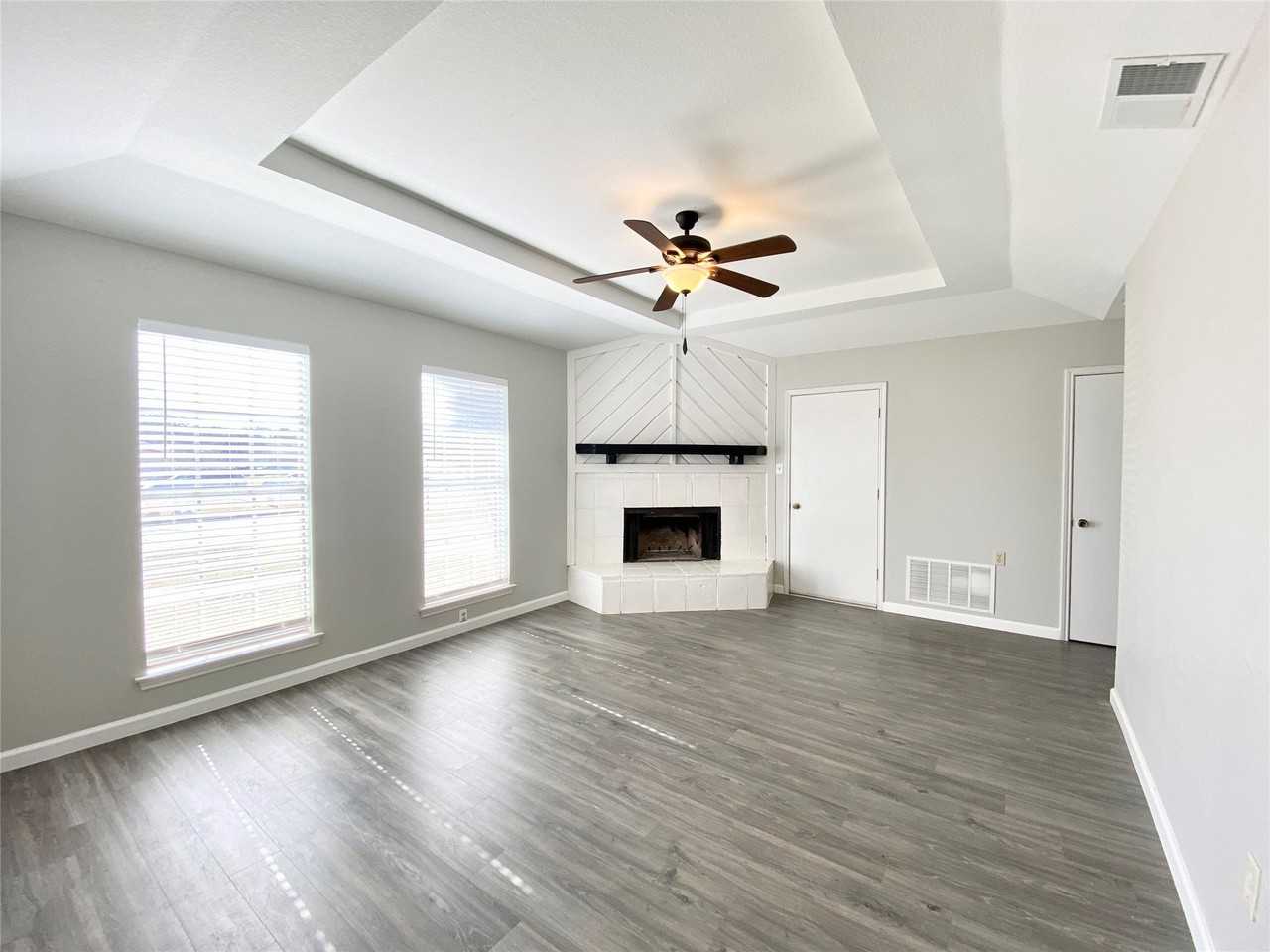 3809 Tamarron Ln - Photo 2 of 7