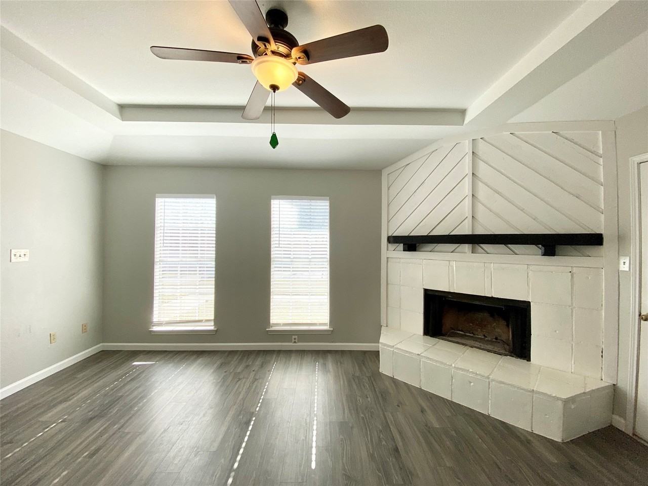3809 Tamarron Ln - Photo 3 of 7