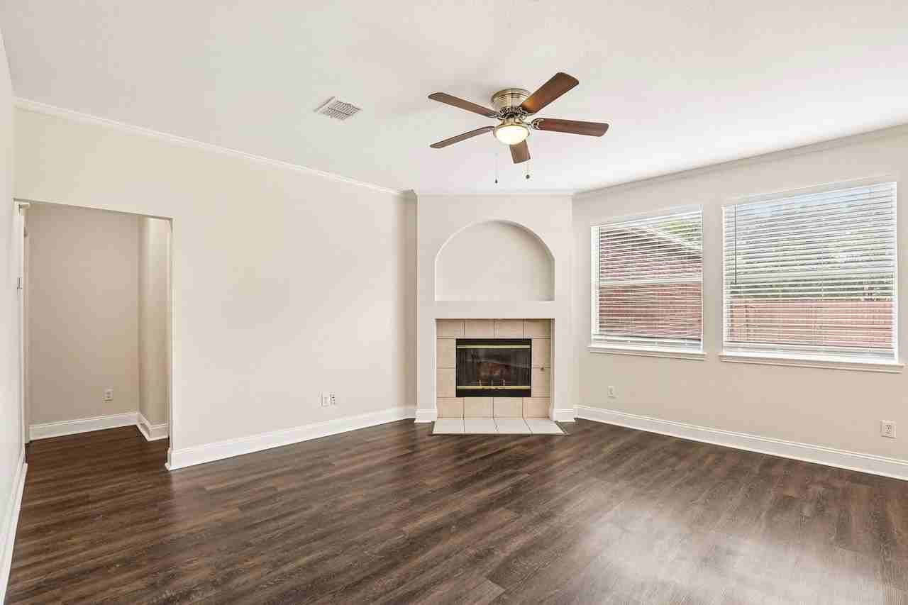 4506 Stirling Dr - Photo 3 of 19