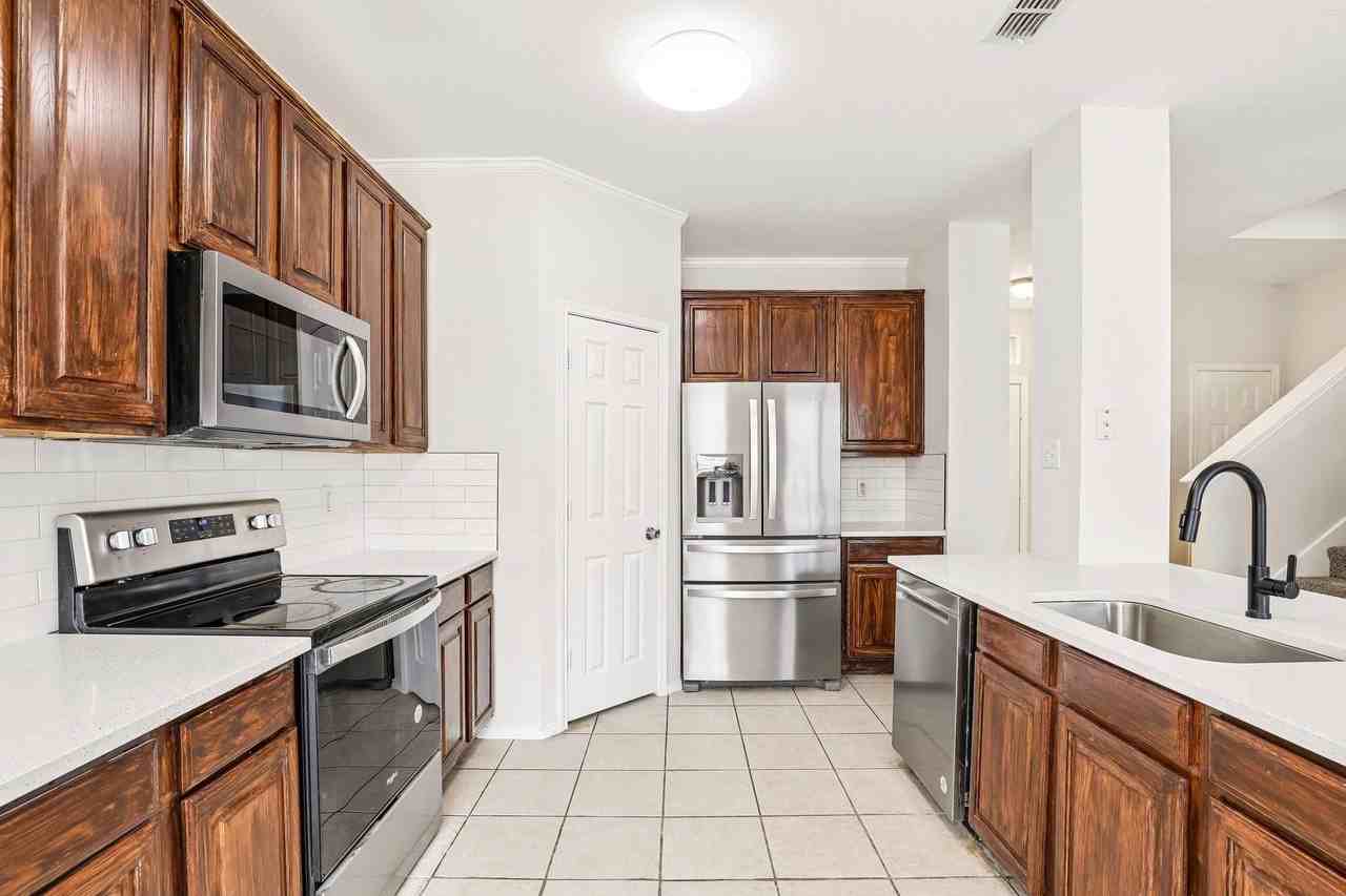 4506 Stirling Dr - Photo 6 of 19