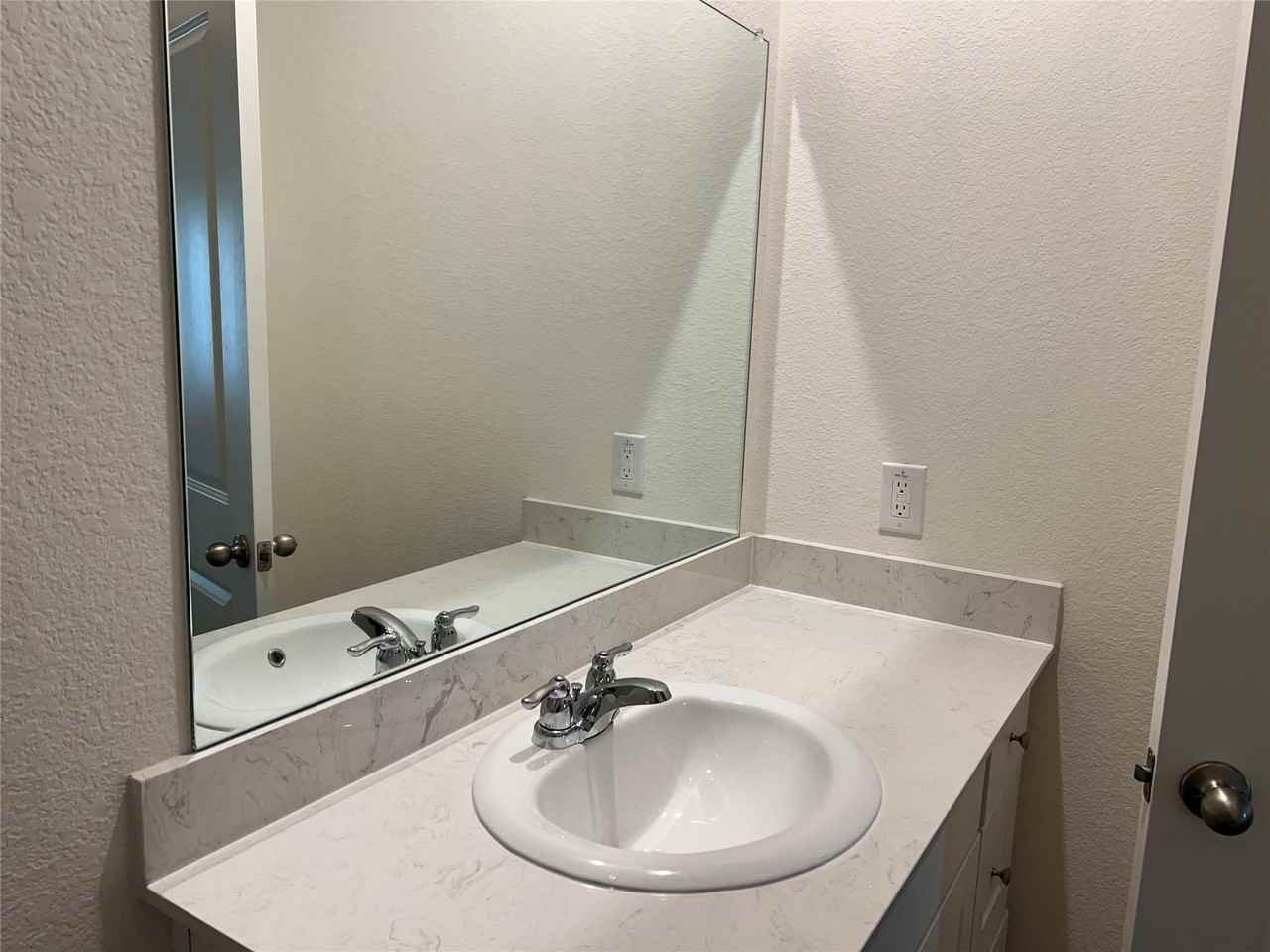 5925 Sahara Dr - Photo 6 of 10