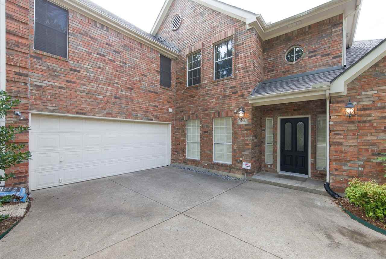656 Water Oak Dr - Photo 2 of 28