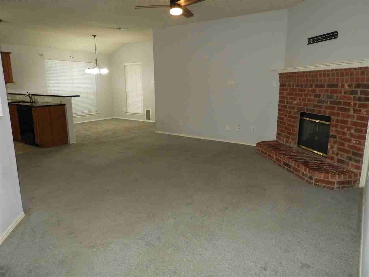 1009 Margaret Dr - Photo 2 of 10
