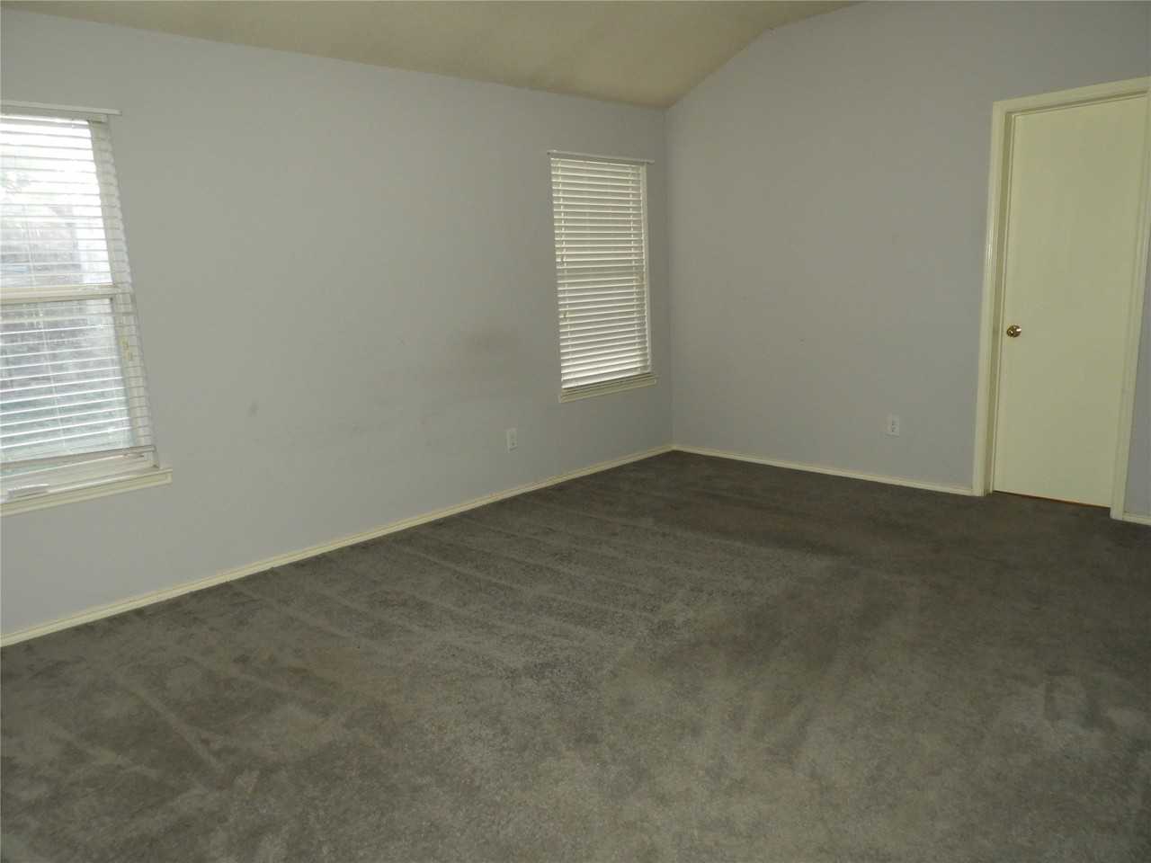 1009 Margaret Dr - Photo 5 of 10