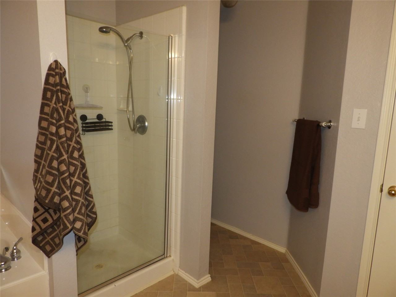 1009 Margaret Dr - Photo 7 of 10