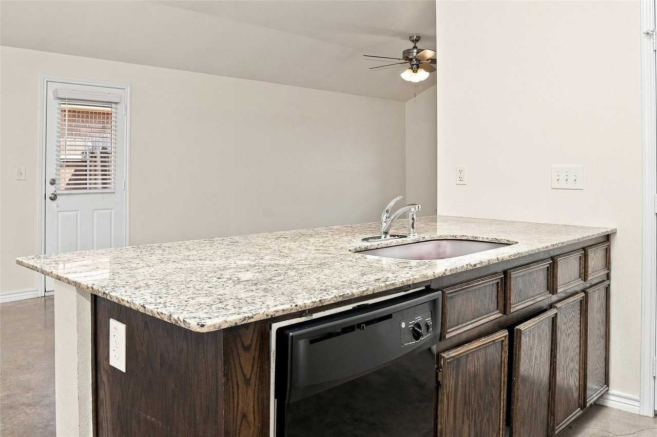 6015 Amelia Earhart Blvd #B - Photo 6 of 17
