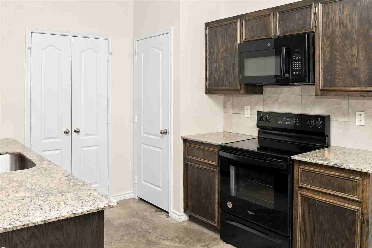 6015 Amelia Earhart Blvd #B - Photo 7 of 17