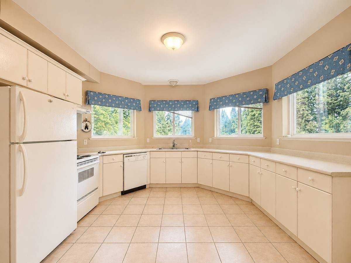 1625 Parkway Boulevard - Photo 3 of 11