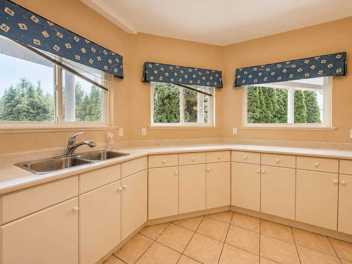 1625 Parkway Boulevard - Photo 4 of 11