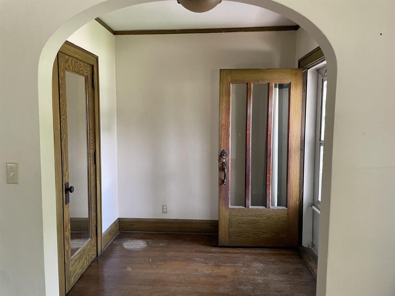 225 Regan St - Photo 2 of 12