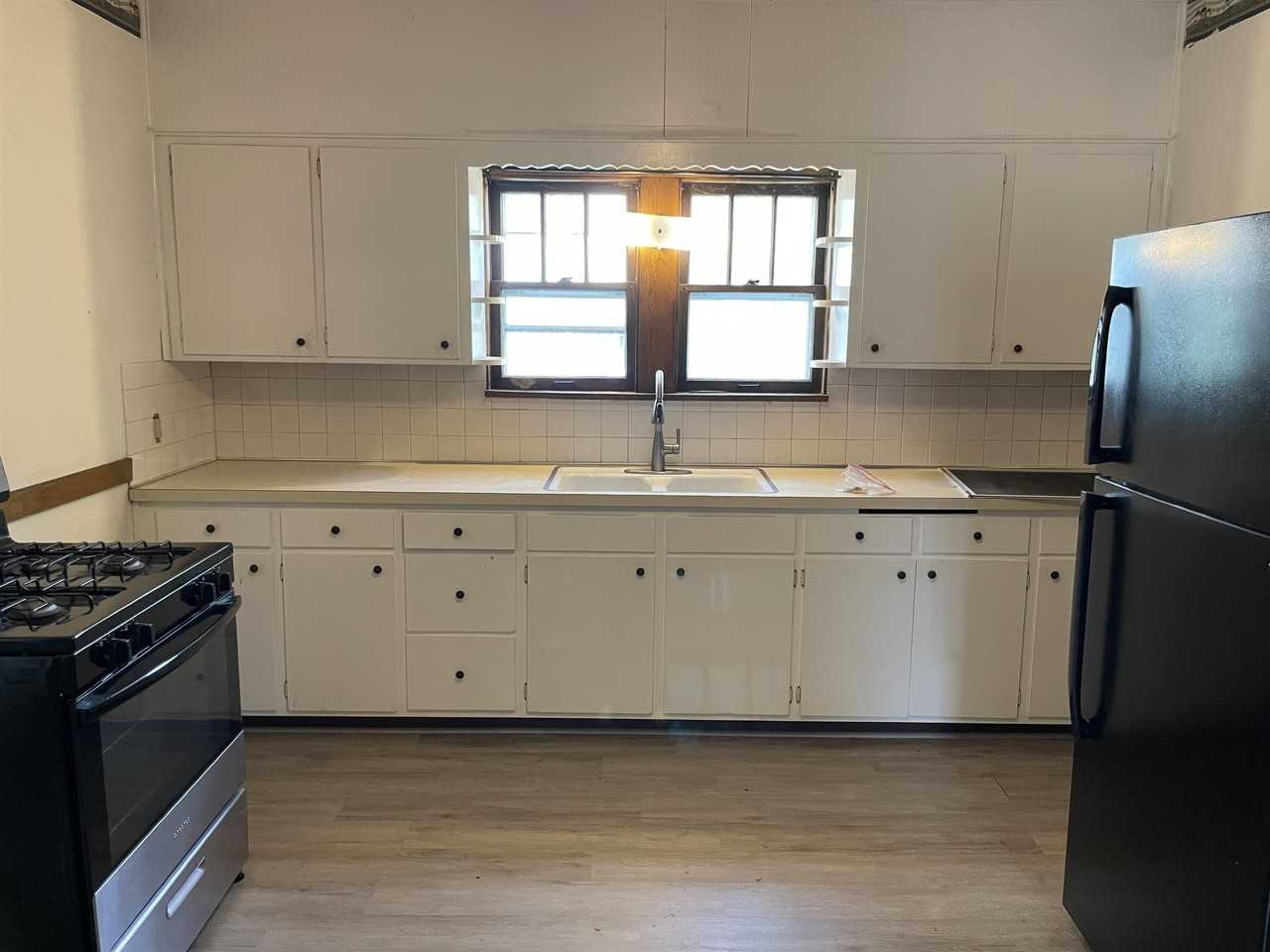 225 Regan St - Photo 6 of 12