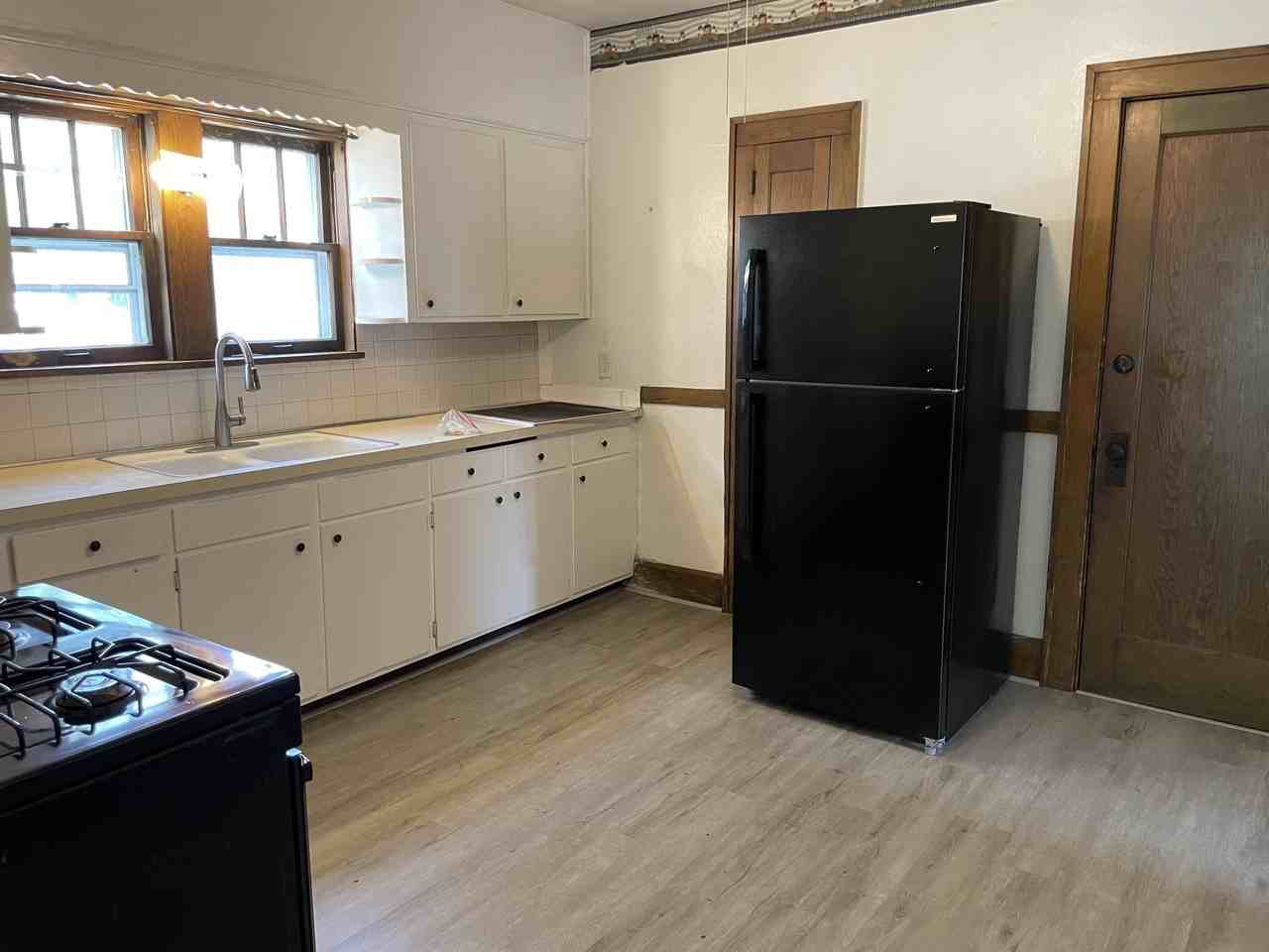 225 Regan St - Photo 7 of 12
